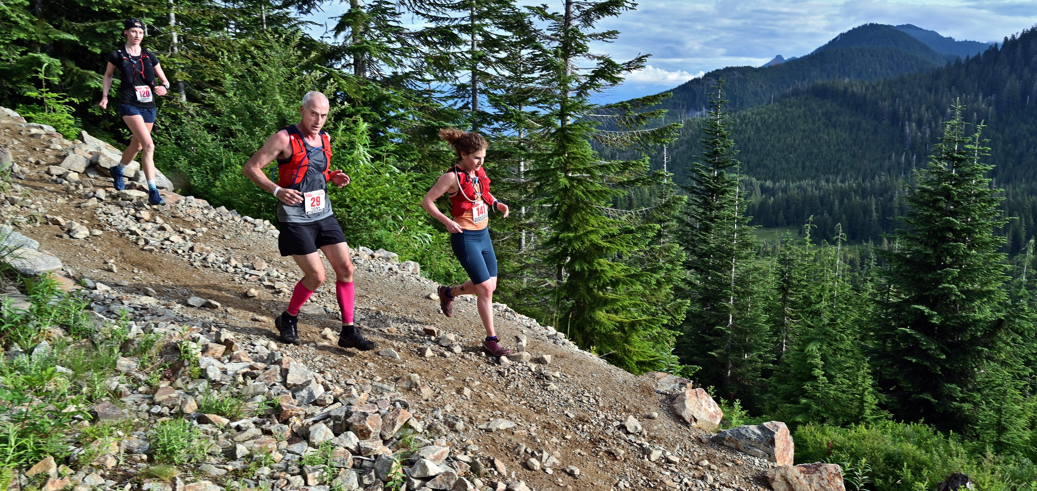 Descent from Black Mountain race day photos by Salvador Miranda Knee